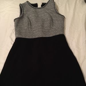 Ann Taylor Dress 
size 2
Like new